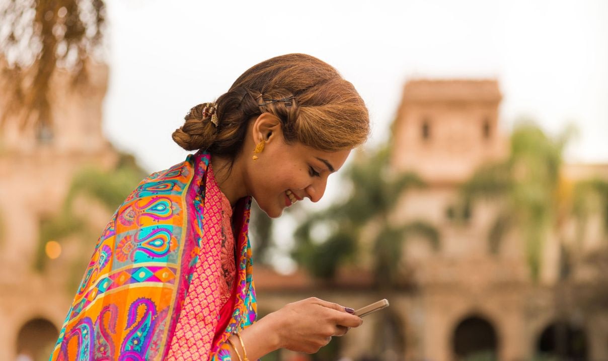 JUMO woman phone